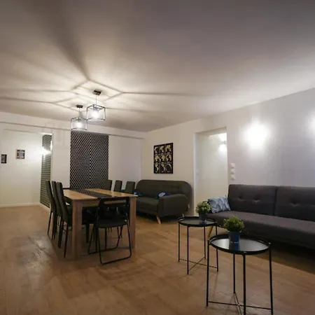 Apartment Spacious Apt On The Grands Boulevards